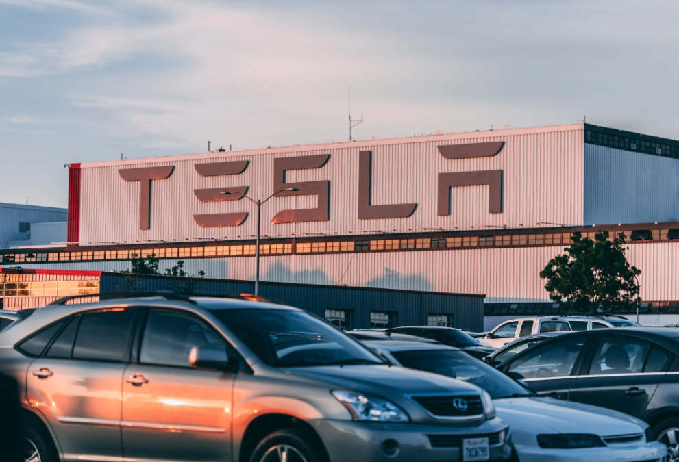 undefined 特斯拉3.png